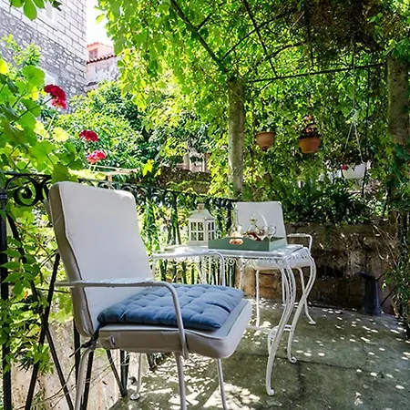 Apartment Moskar With Balcony In Heart Of Old Town